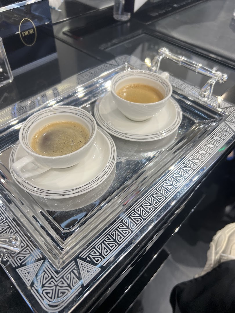 DIOR