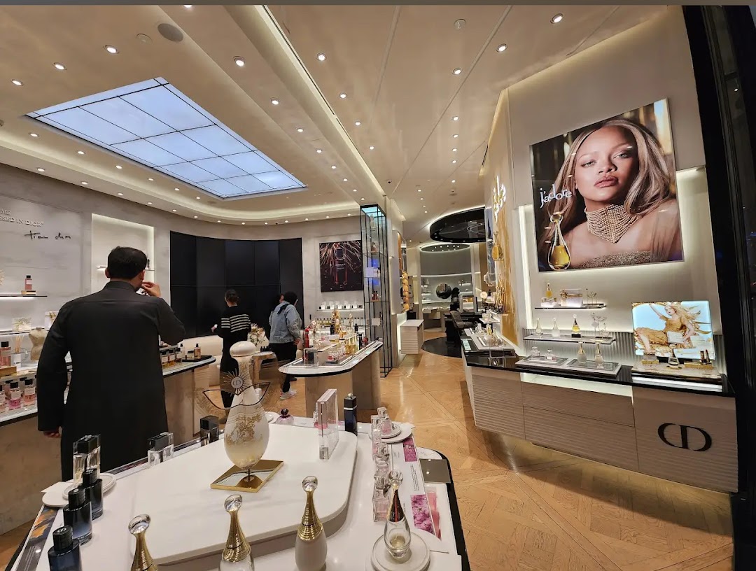 DIOR
