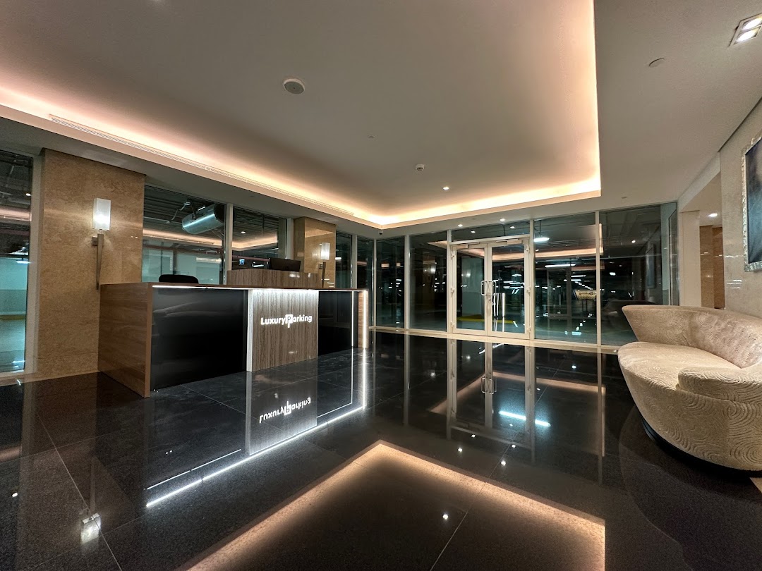The reception area of Luxury Parking Granada features a modern desk and a comfortable seating area.