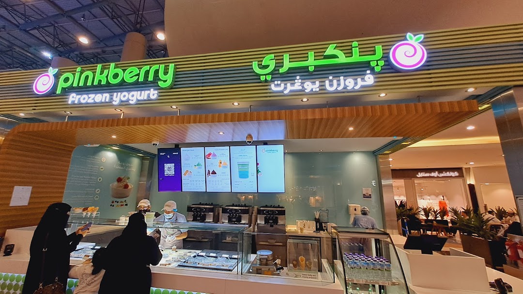 A Pinkberry frozen yogurt shop with customers ordering and staff serving.
