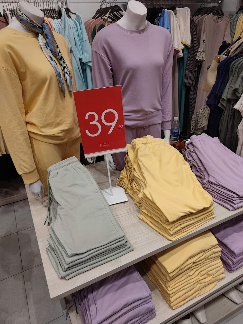 Mannequins display casual wear with a price tag of 39.