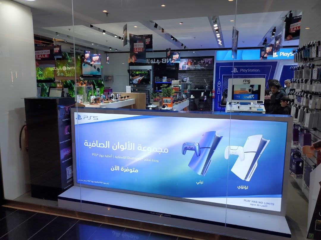 Sony World store front with PS5 advertisement and various electronics on display.