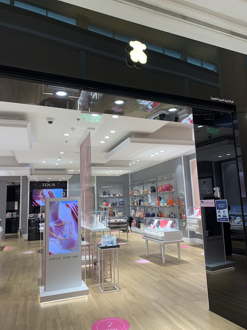 The entrance of a TOUS jewelry and accessories store, showcasing handbags and display cases.
