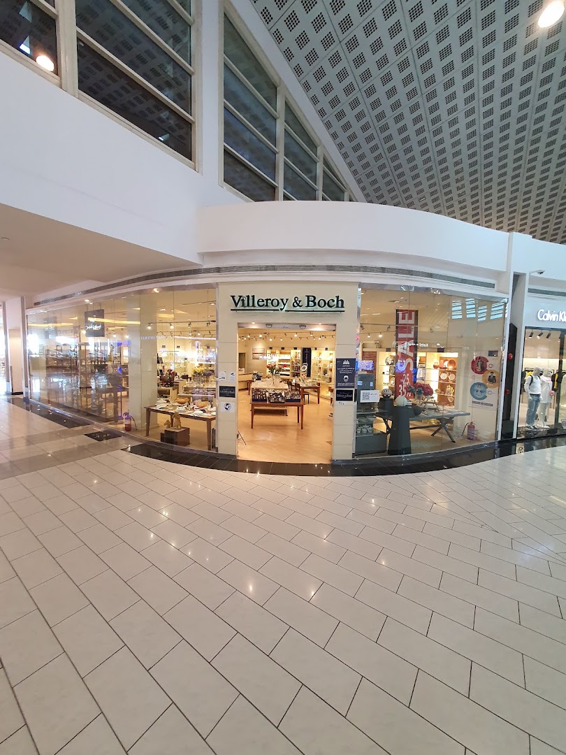 The Villeroy & Boch store entrance at Granada Mall, showcasing elegant tableware and home decor.