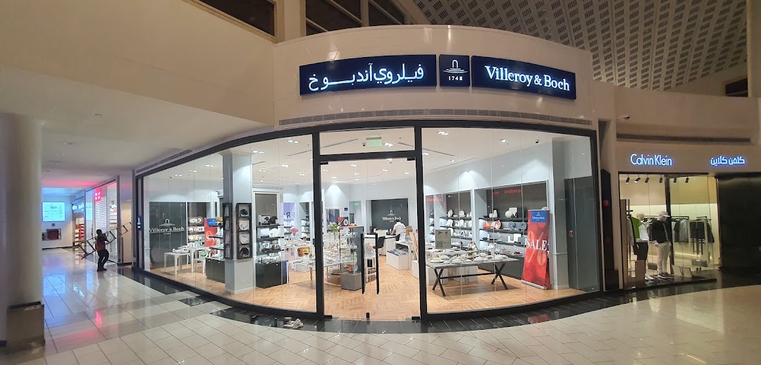 The exterior of the Villeroy & Boch store in a shopping mall, showcasing tableware and home decor.